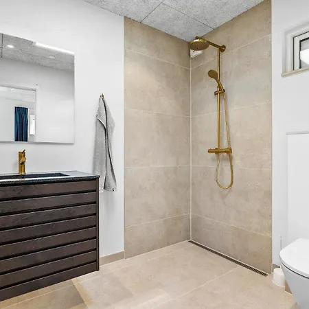 بيت للعطل 3 Bedroom Lovely In