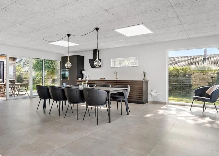 3 Bedroom Lovely In Martofte