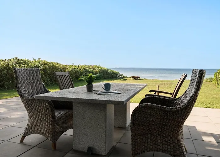 3 Bedroom Lovely In Holiday home