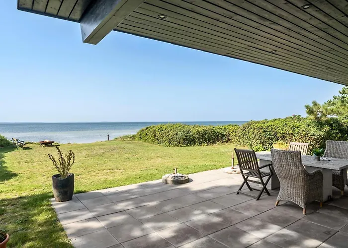 3 Bedroom Lovely In Holiday home